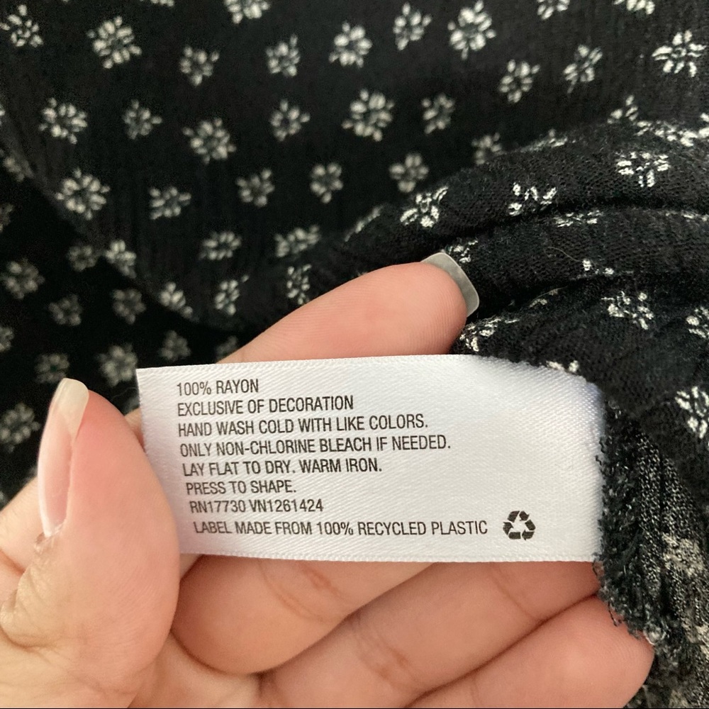 Target Flowy Floral Cold-Shoulder Top - Picture 4 of 5